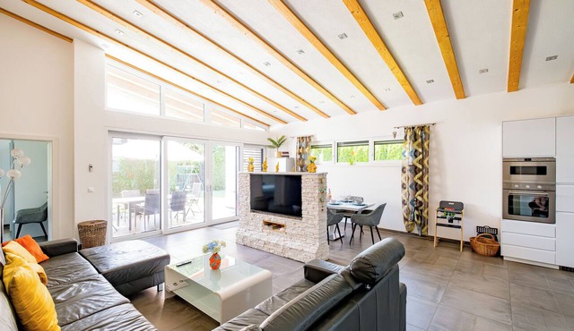 Bungalow at the Silbersee starting point for recreational activities at any time of the year