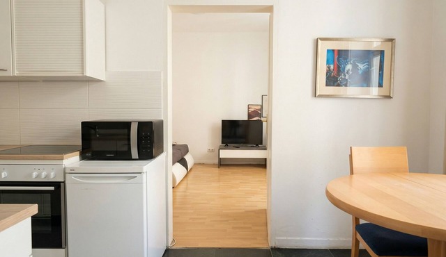 Central & Simple 1BR Apartment with WIFI