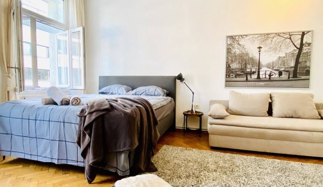 Central Spacious 2Br Apt, 7- Min to Westbahnhof