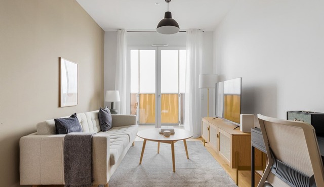 Chic Landstraße 1BR w/Pool & Playground, nr Hyblerpark, by Blueground