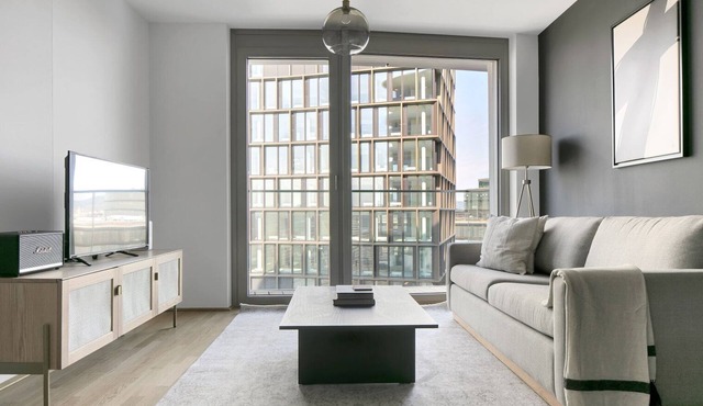 Chic Wieden 1BR w/Balcony, Gym, Elevator, walk to U-Bahn, by Blueground