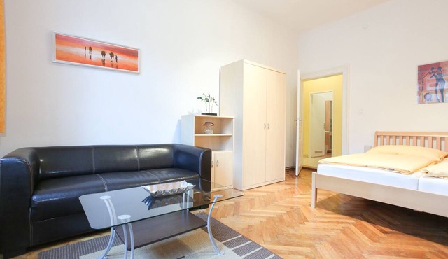 Colorful, bright apartment for 4 people in a quiet location