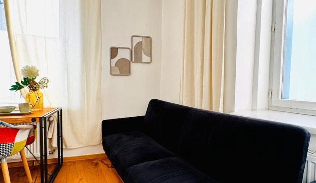 Comfortable 5BR Apartment Near Kaufpark Alterlaa