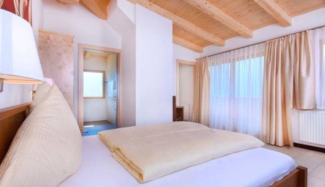 ComfortPlus Family Room with Separate Children's Room (BB) - Panoramahotel Burgeck