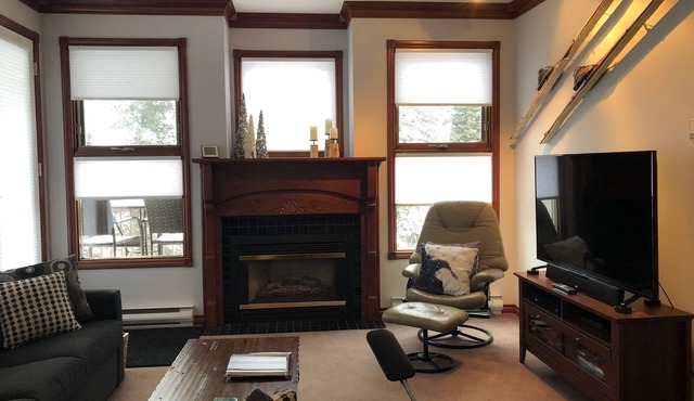 Corner Grandview Condo - 2 Bed/2 Bath w/Laundry, BBQ & Deck in Silver Star Mountain