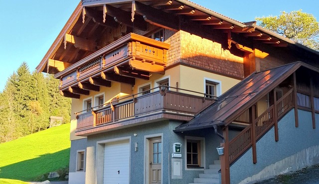 Detached holiday home with terrace and balcony.