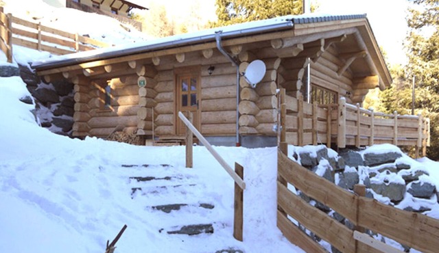 Directly on the piste/hiking trail, sauna & hot tub, mountain view