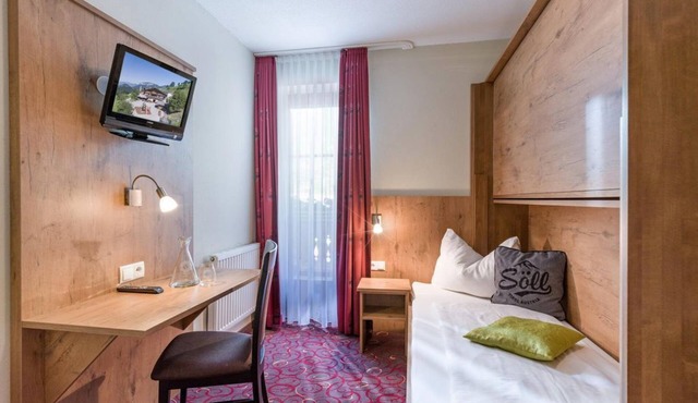 Einzelzimmer, Dusche, WC, Balkon Frühstück - Gasthof Gruberhof