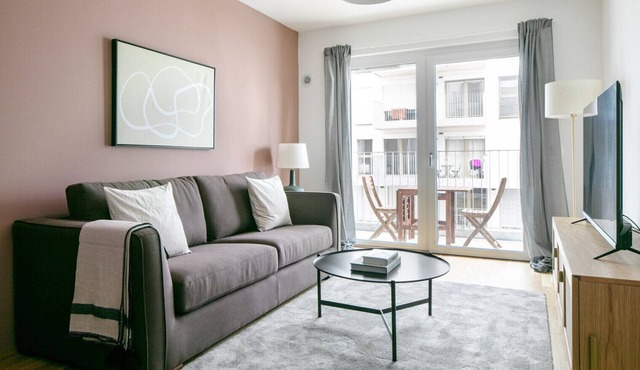 Elegant Landstraße 1BR w/Garden & Elevator, nr St Marx, by Blueground