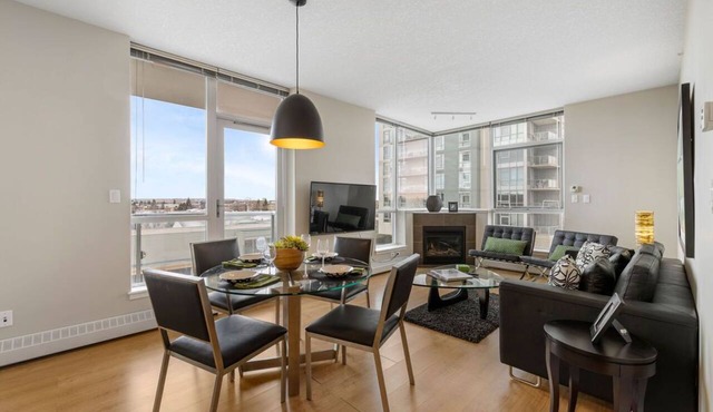 Executive Suite with pool and amazing view in Calgary