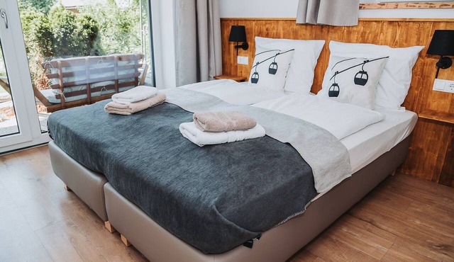 Familienlodge Berger – apartment Bergalm with garden, Stube, and three private bathrooms