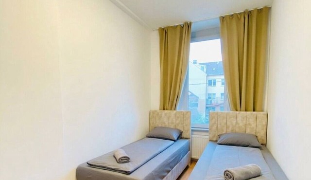 Family 5BR Apt for 11 Near Schönbrunn