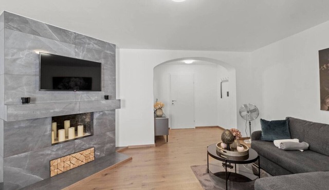 FarawayHomes Studio Bruck #3