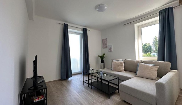 FeelHome-GolfClub-Balkon-4 Gäste-WiFi-Smart TV