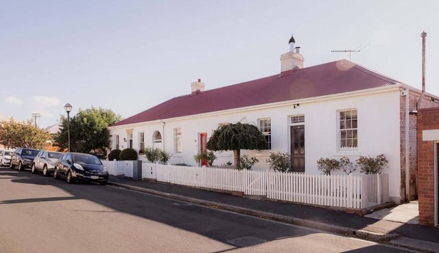 Georgian built Battery Point cottage in Battery Point