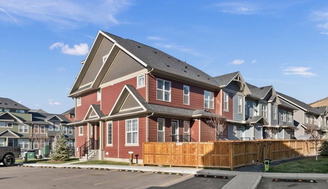 GLOBALSTAY. 3 BR TH View of the Hills in Calgary/Canada