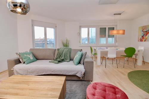 Graz central Penthouse Style Apt