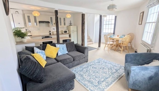 Historic maisonette cottage in the beautiful village of Cuckfield in Cuckfield