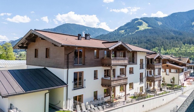 Holiday Apartment with a spa next to the gondola