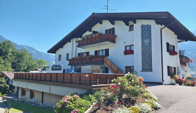 Holiday Apartment Ausblick – Spacious Family Retreat with Mountain Panorama for