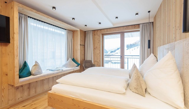 Holiday Apartment 'Mountain Suite No°103' with Mountain View, Balcony and Wi-Fi