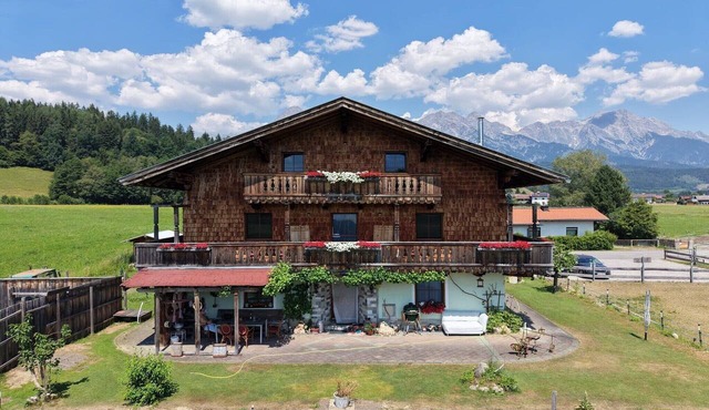 Holiday apartment on a farm with outdoor whirlpool