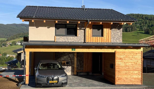 Holiday home directly on the ski slope with sauna