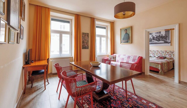Jugendstil Boutique Studio, 57 m², original art, central family hotel
