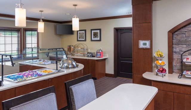 King Studio | Free Breakfast Buffet. Pool & Hot Tub Access. in Canton