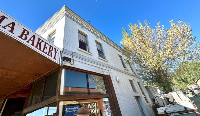 Large, 2 BR stable conversion (circa 1874) tucked in the heart of old town. 🍃 in Echuca