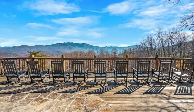 Lg Groups EPIC view HotTub FirePit Theater in Gatlinburg