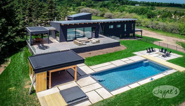 Lovely 5bdrm 3bath modern home in Creemore! in Creemore