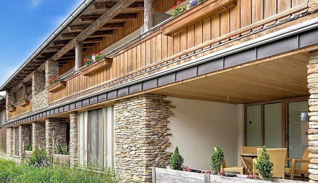 Lovely apartment in villa for 6 guests with TV, terrace and pets allowed