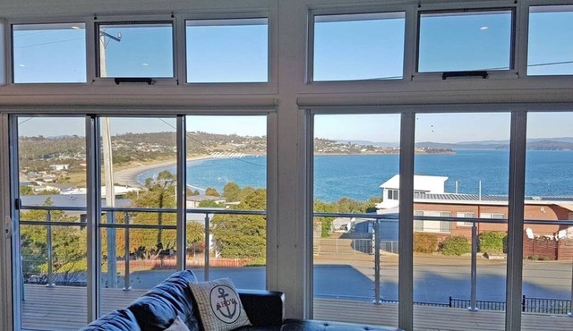 Main House + Bunk House - 4 bed Beach House in Primrose Sands