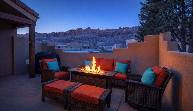 Moab Basecamp! 10 min to Arches | Pool & Hot tub in Moab