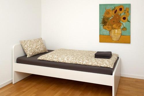 Modern Apartment Garden with 5 Single Beds