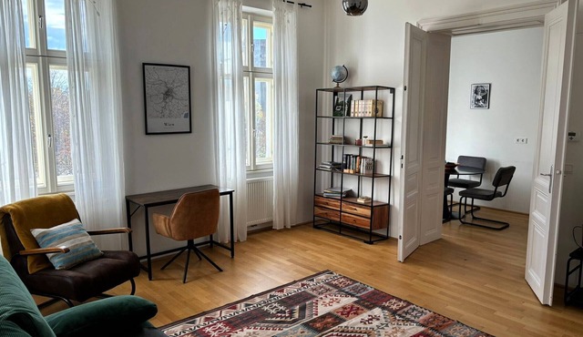 Modern, light-flooded apartment directly on the Augarten