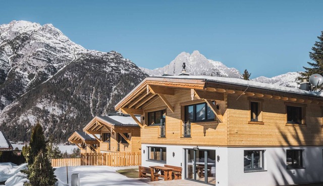 Moderne alpine chalet with fireplace in Leutasch