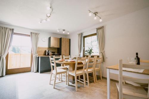 Nedererhof - Zimmer Alpenrose mit Gemeinschaftsküche