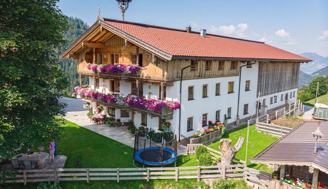 Nice group house with stunning views over the mountain world