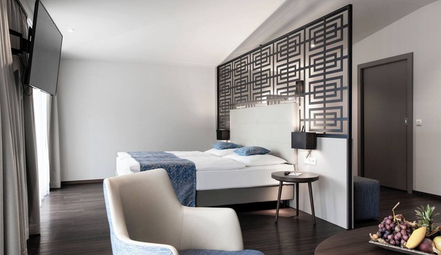 NUHR Medical - Hotel & Restaurant