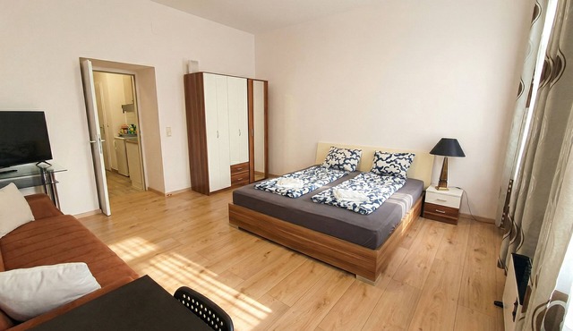 Only 15 Min to Center - Comfortable 1BR Apartment with TV & WIFI