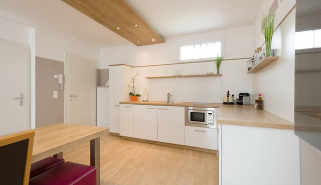 Opera Top 16 Downtown Apartment - Christian Apartments