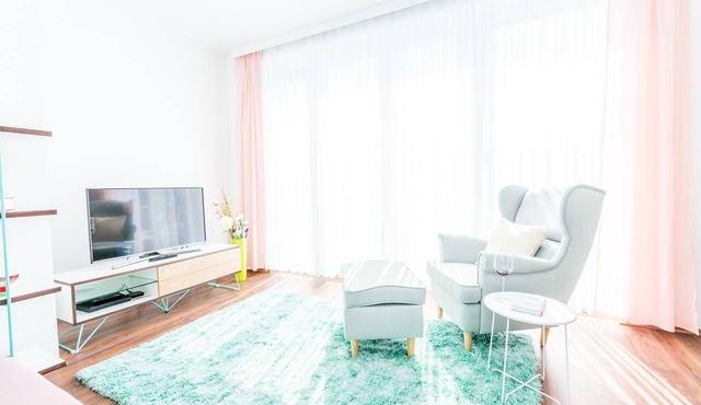Pastel Colored 2 bedroom/Free Parking/Easy access to city center #6of10
