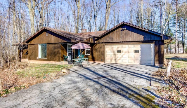 Pet-Friendly Youngstown Cottage w/Yard in Youngstown