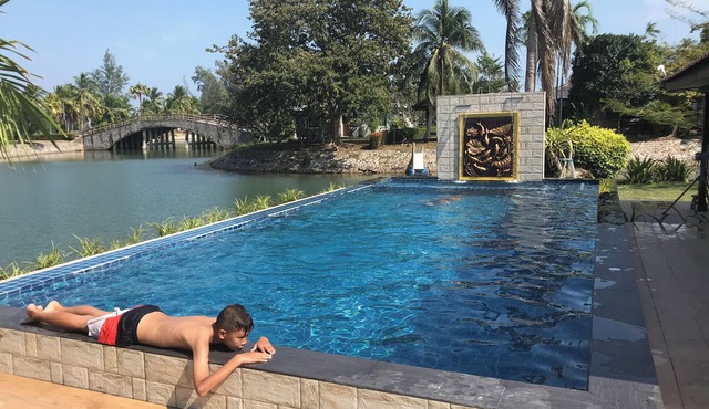 Pool villa by a river 3 bedrooms in Klaeng