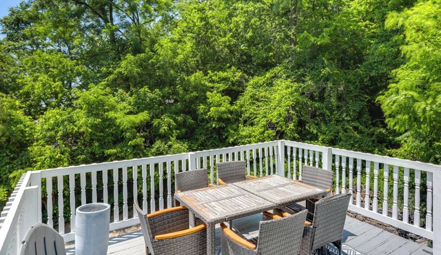 Private Deck & City Views! Spacious Cincinnati Apt in Cincinnati