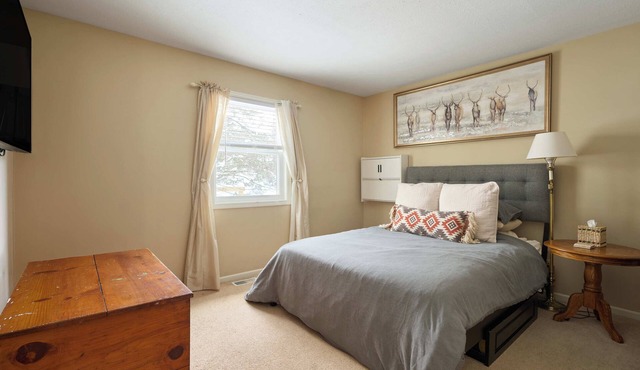 Quiet Guest Space with Hot Tub, Laundry, and Gym in Chagrin Falls
