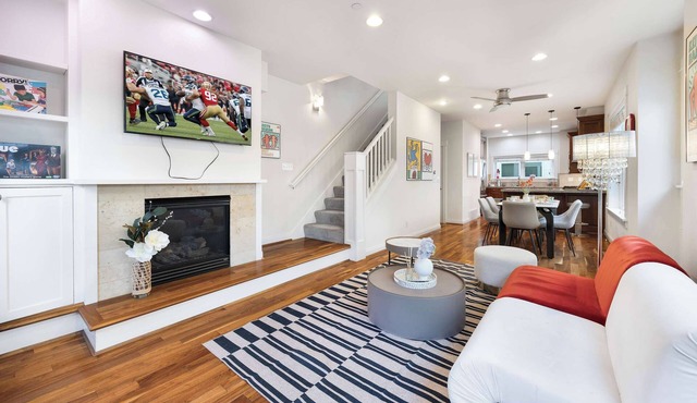 Rare 3BR Modern Urban Escape, Private Garage in Seattle