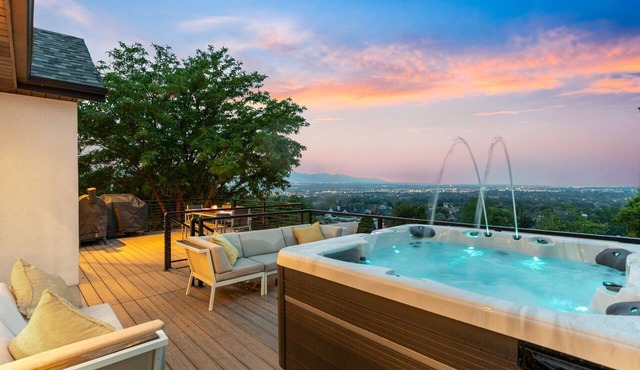 Remodeled 4BDR Home with Valley Views & Hot Tub in Draper